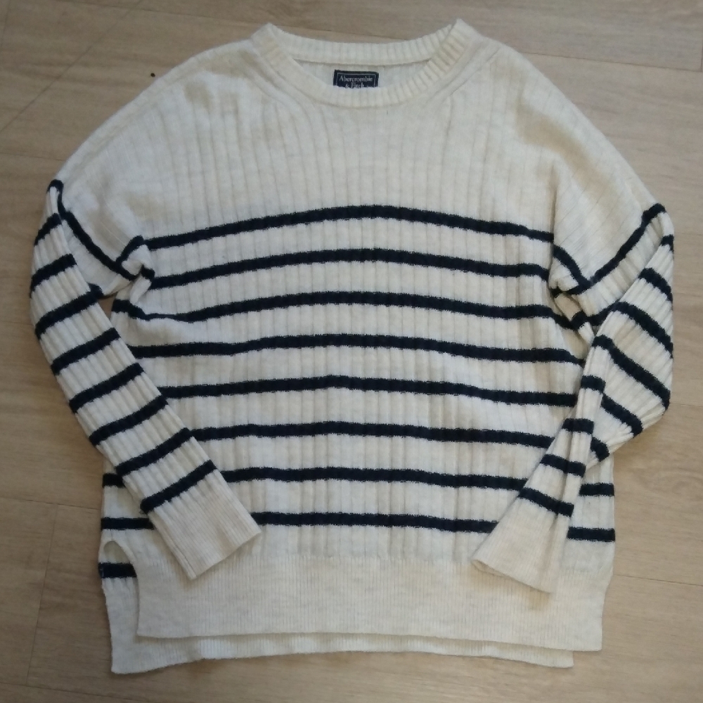 ABERCROMBIE & FITCH- Acrylic Striped Black And Cream Sweater Size M